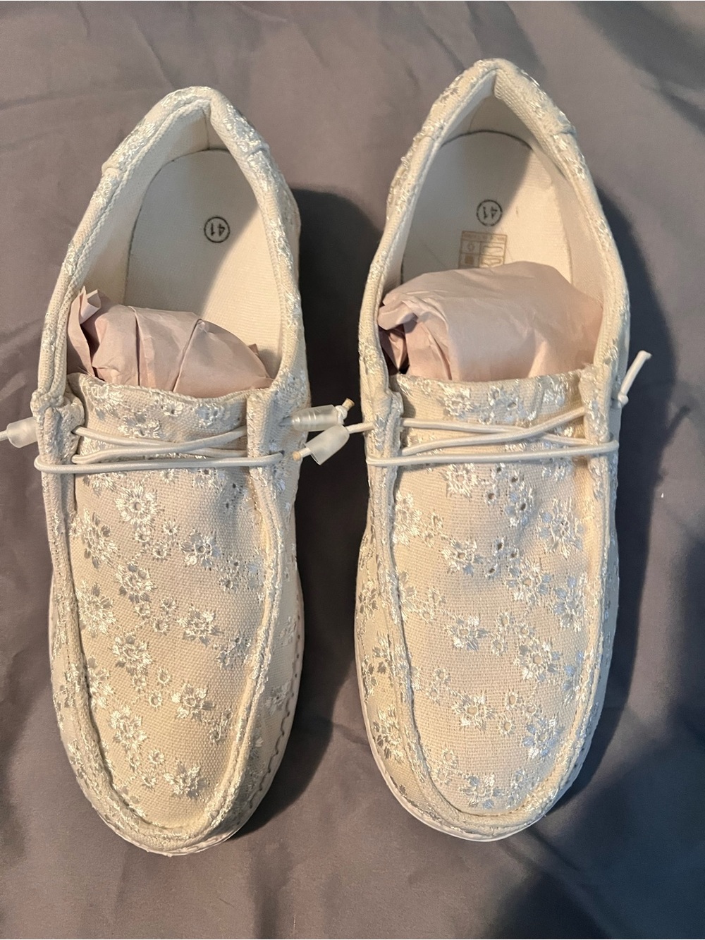 Source Unknown Women's White Floral Lace Slip-On Shoes( Fits like a 9)*see note*